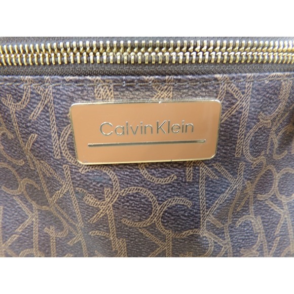 Calvin Klein Signature Belfast Backpack Bag 2 Magnetic Pockets 2‎ Zipper Closure - Picture 2 of 16